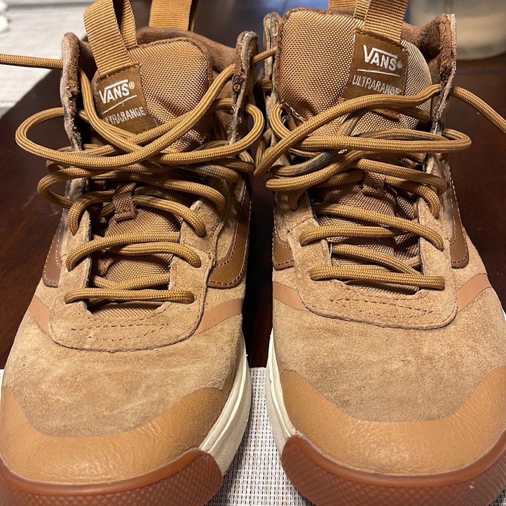 Vans Ultra Range boots size 8 in women’s size 6.5 men’s